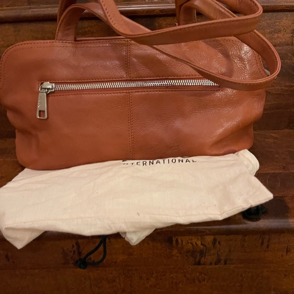 Leather satchel by Hobo. Beautiful pecan color - Picture 2 of 8